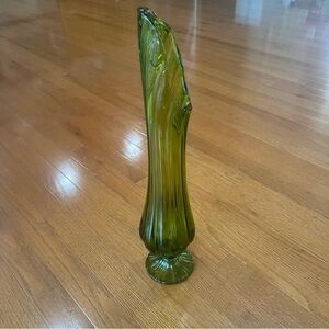 Vintage LE Smith MCM Swung Vase 19.5" Green Pedestal Base Ribbed Petal VTG Glass